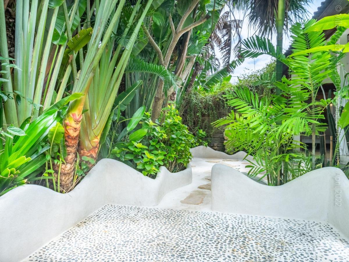 Villa Enjoy - Seminyak Center Esterno foto